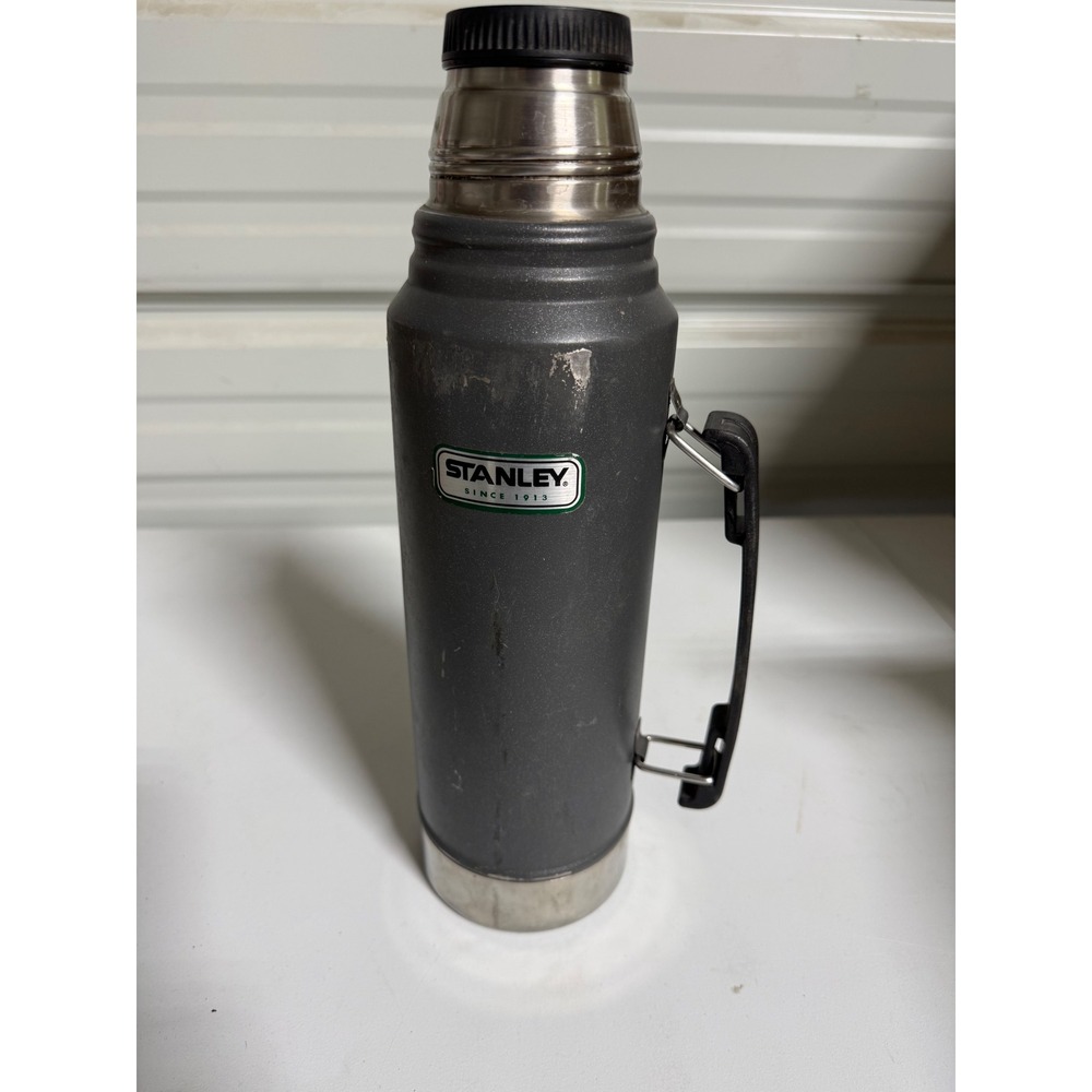 Stanley Classic Vacuum Insulated Thermos 1.1qt Charcoal Gray With Handle Dent